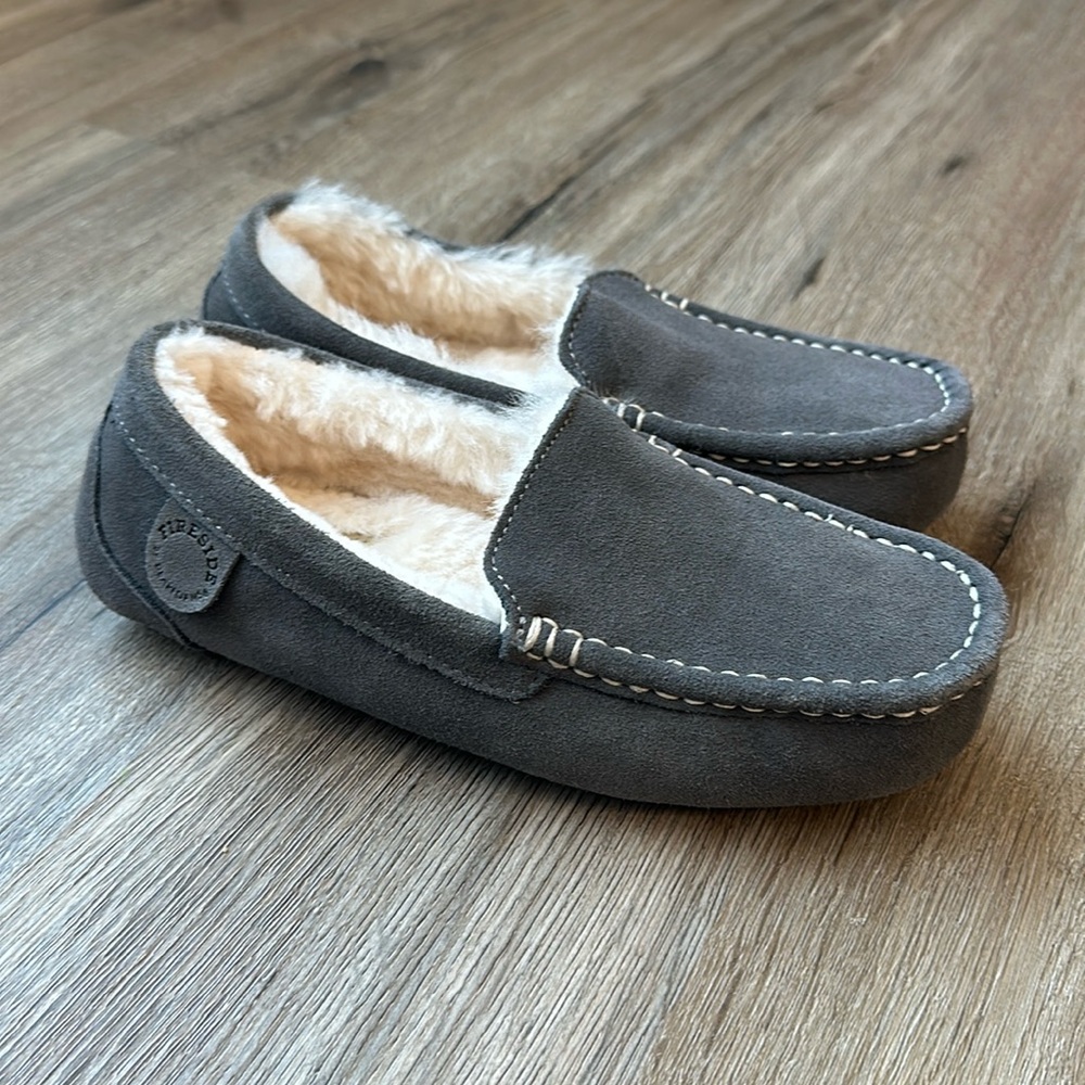 NWOT Woman’s Fireside by Dearfoams Slippers